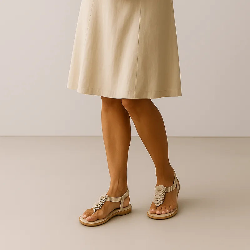 Sandália Bege com Detalhes de Flores - Rozze