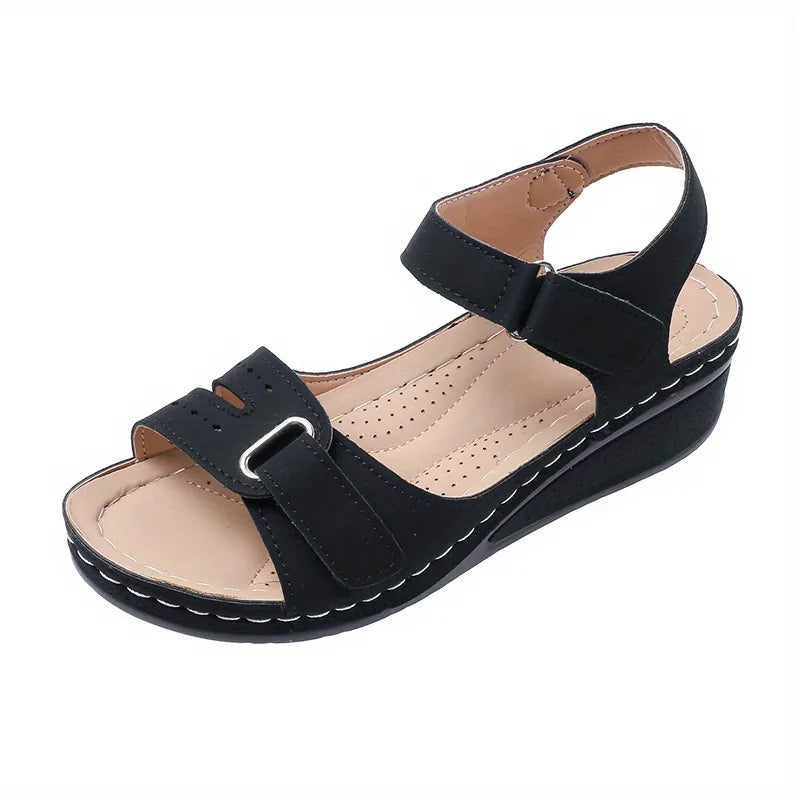 sandália-plataforma-feminina-josette-preto-em-uso-vista-lateral-1