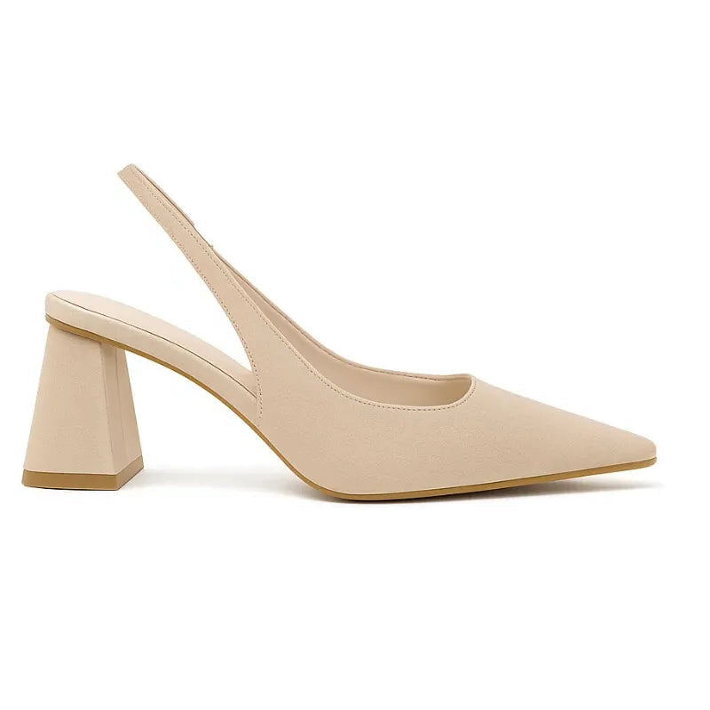 Scarpin slingback feminino na cor damasco da Rozze. Vista lateral em estúdio, destacando o bico fino, o salto bloco de 6.5 cm e a tira traseira ajustável.