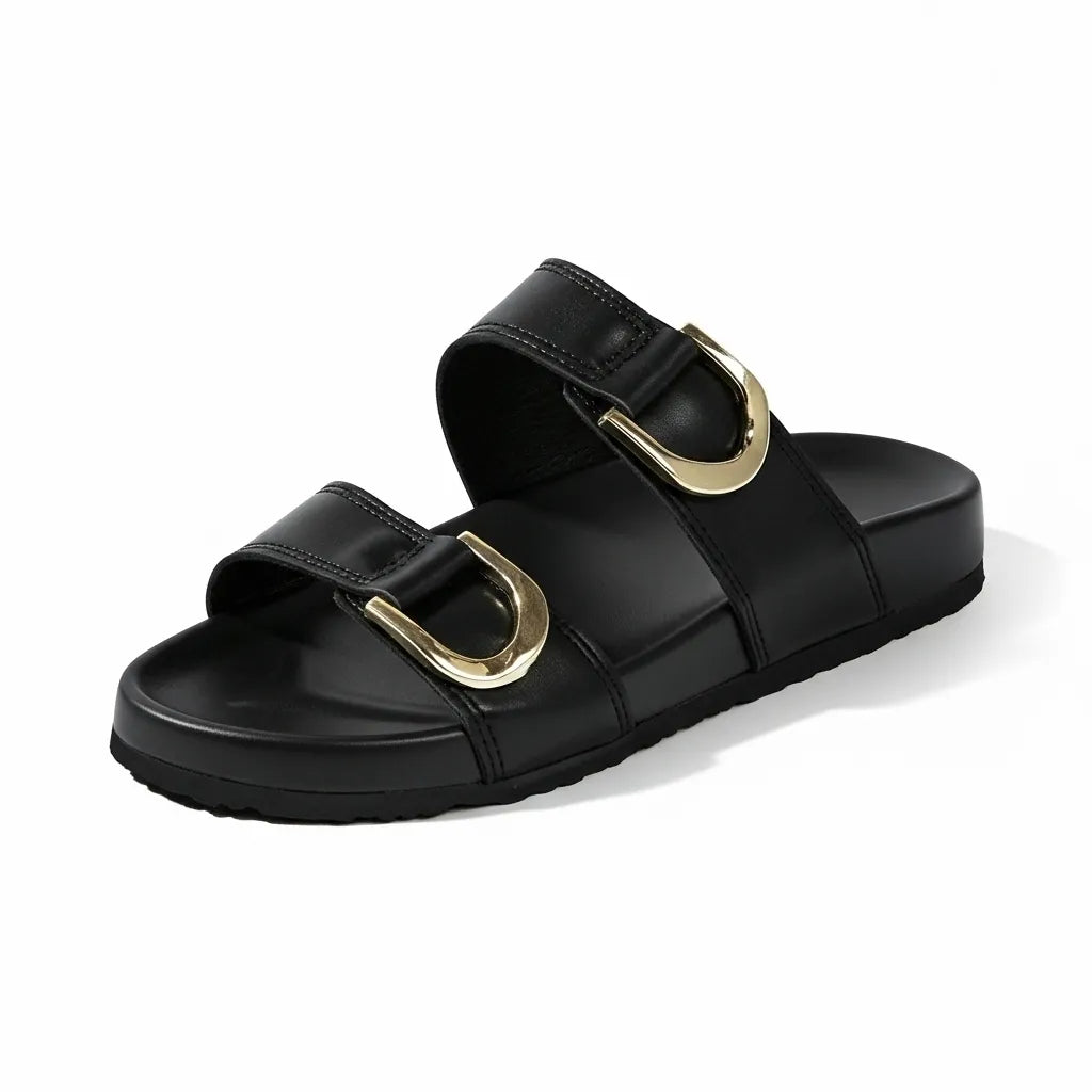 Papete preta casual com fivelas douradas vista de cima mostrando o par.