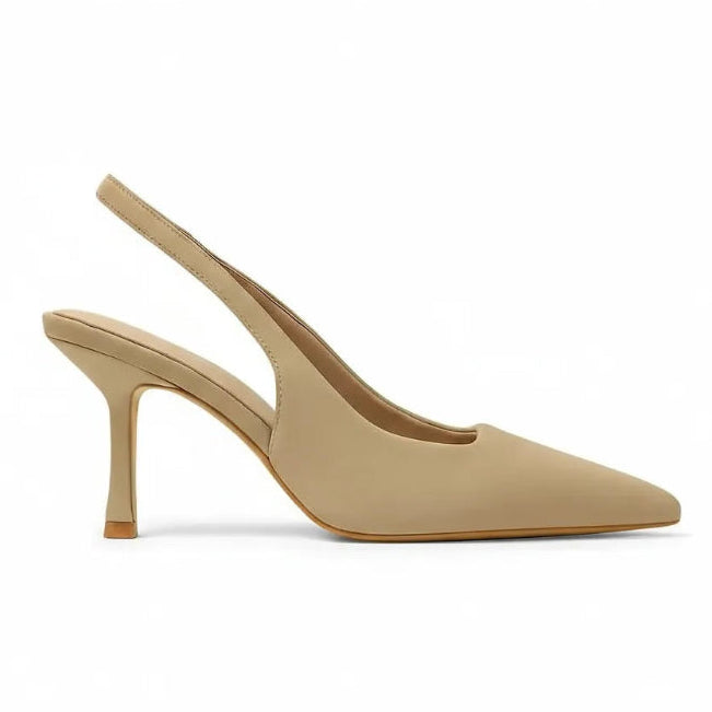 Scarpin nude salto slingback sophie em vista lateral, com bico e perfil do salto ou solado visíveis, sobre fundo claro