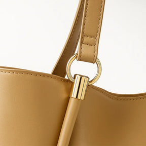 Bolsa de Ombro Caramelo com Design Curvado
