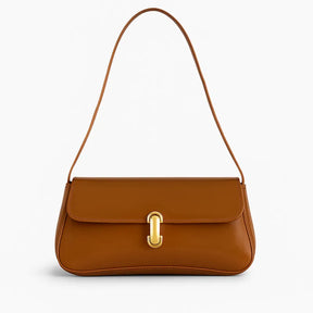 Bolsa baguete feminina caramelo, vista frontal. A foto em estúdio destaca o acabamento verniz e o encaixe metálico do fecho