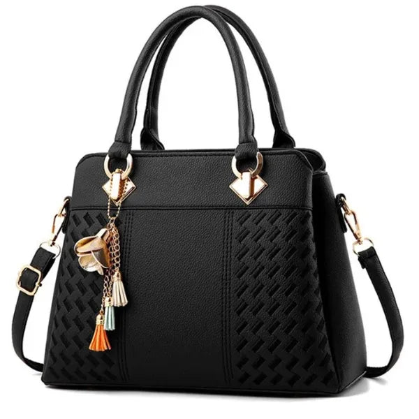 bolsa-preta-tote-bag-lovisa-vista-frontal-design-moderno-acabamento-impecável