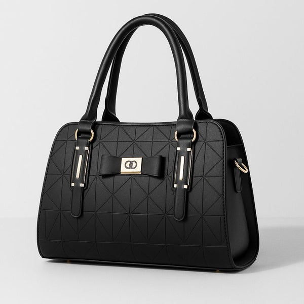 Bolsa de ombro preta Charme Clássico, vista frontal, destacando design refinado em couro sintético premium e lenço decorativo