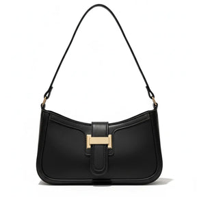 Bolsa de ombro feminina preta, vista frontal em estúdio. A foto destaca o formato baguette e o fecho de barra metálica dourada.