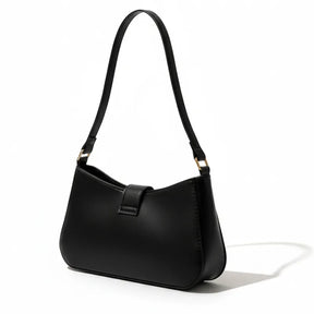 Bolsa de ombro preta em vista lateral. A foto exibe a forma do acessório e a estrutura semi-rígida.