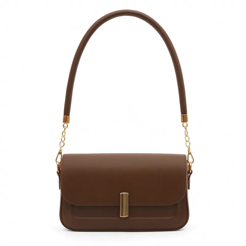 Bolsa retangular feminina marrom, vista frontal em estúdio. A foto destaca o fecho barra metálica dourada e a alça dupla (curta e corrente).