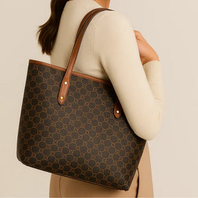 Modelo usando a bolsa tote bag Laurent da Rozze, em uma pose de perfil. A foto destaca a capacidade de transporte da bolsa e o estilo sofisticado.