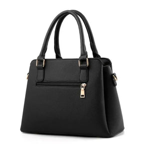 Bolsa tote bag preta Lovisa da Rozze, vista de perfil. A foto destaca a profundidade da bolsa e a sua estrutura.
