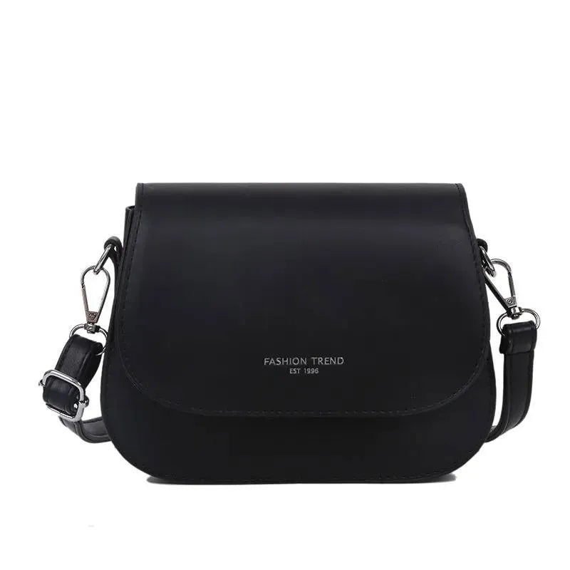 bolsa-transversal-fashion-de-couro-sintético-preta-vista-frontal