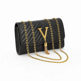 Bolsa Vogue preta com corrente em vista frontal