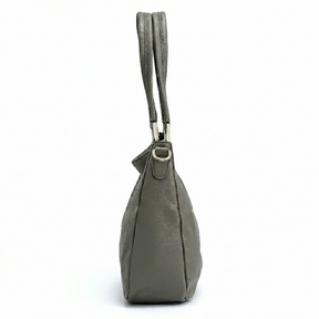 Bolsa hobo couro genuíno cinza retrô aberta por cima, com forro, espaço interno e fechamento visíveis, sobre fundo claro