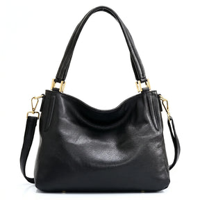 Bolsa hobo couro genuíno preta retrô em vista frontal, com formato, alça e ferragens visíveis, sobre fundo claro