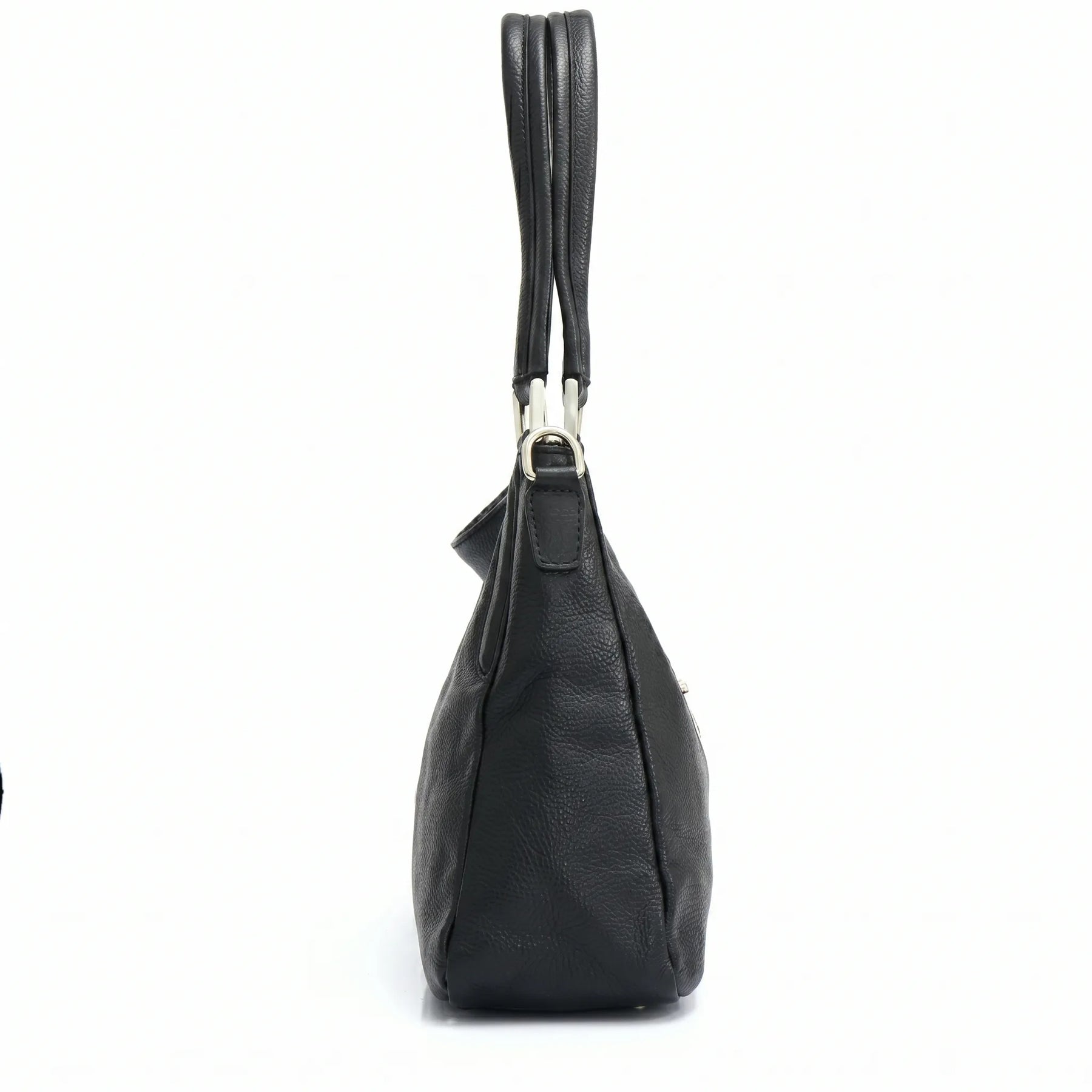 Bolsa hobo couro genuíno preta retrô em perspectiva lateral oposta, com volume e estrutura visíveis, sobre fundo claro