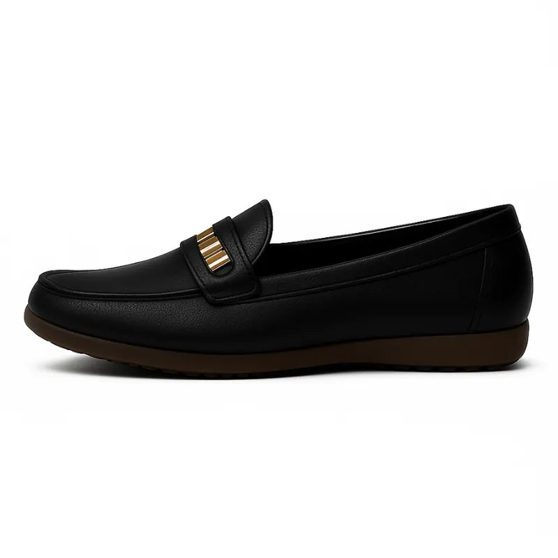 Mocassim feminino preto em vista lateral