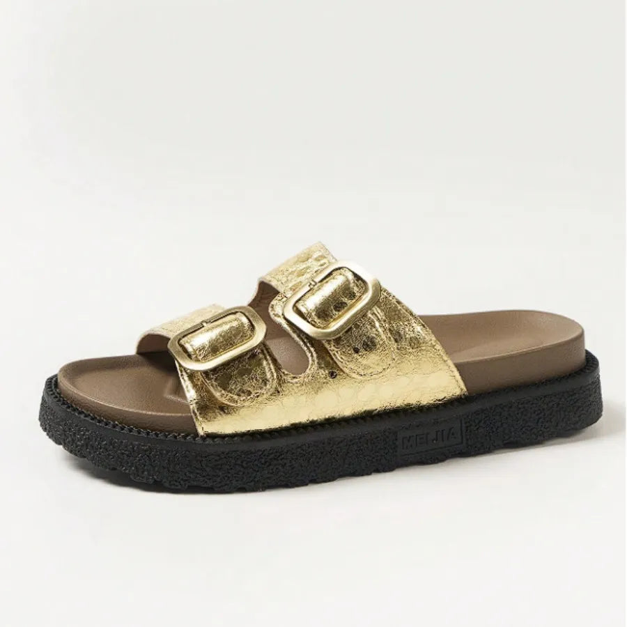 sandália-papete-dourada-tiras-fivelas-vista-frontal-acabamento-dourado-salto-flatform