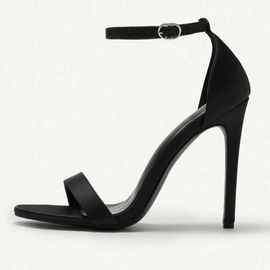 sandália-preta-salto-alto-fino-juliet-9-cm-vista-lateral