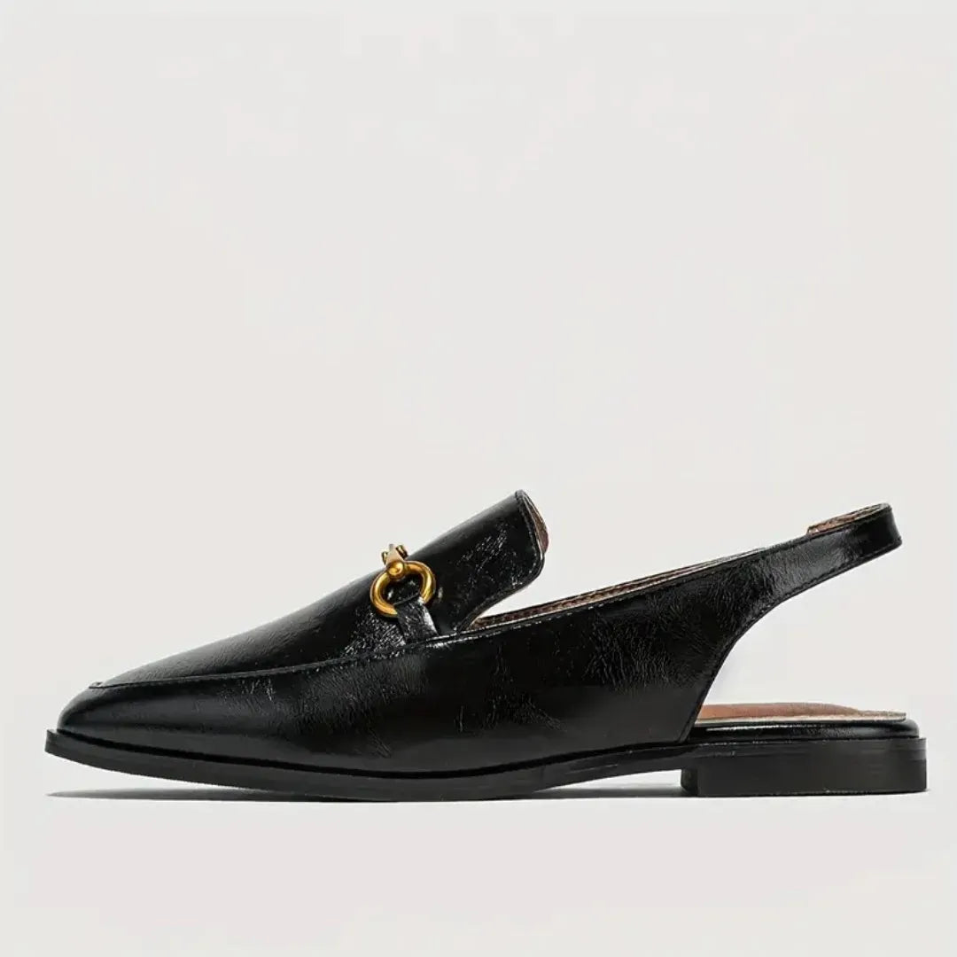sapatilha-preta-salto-bloco-slingback-aitana-vista-frontal-design-moderno-acabamento-elegante