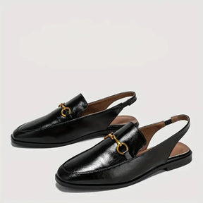Par de sapatilhas pretas slingback da Rozze. A foto em estúdio destaca o design sofisticado, o bico quadrado e a sola de borracha durável.