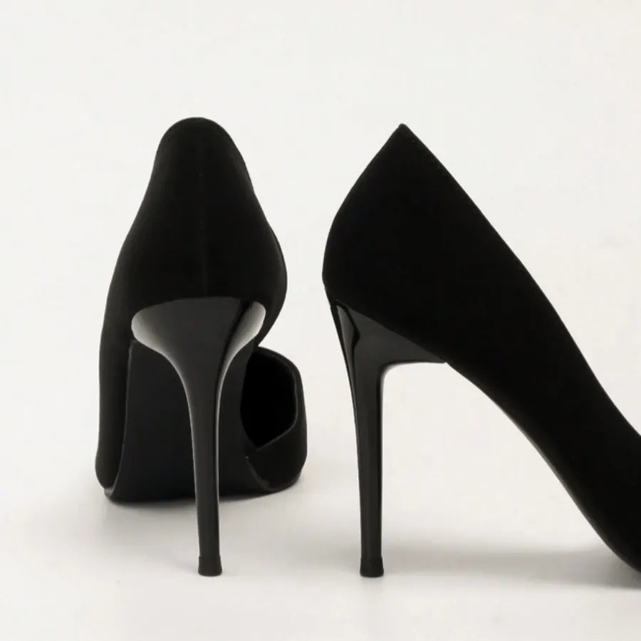scarpin-preto-salto-alto-fino-10-cm-vista-traseira