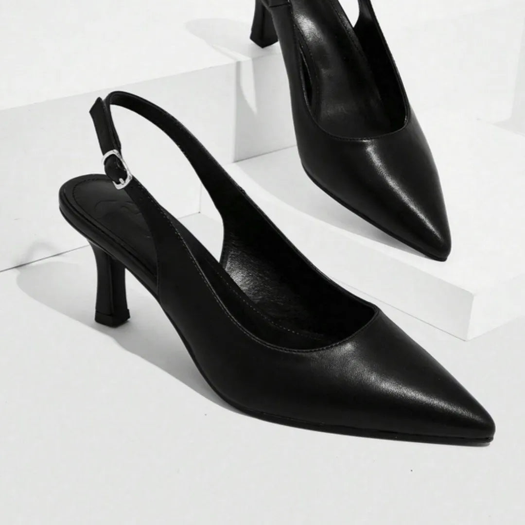 scarpin-preto-slingback-bico-fino-vista-frontal-par