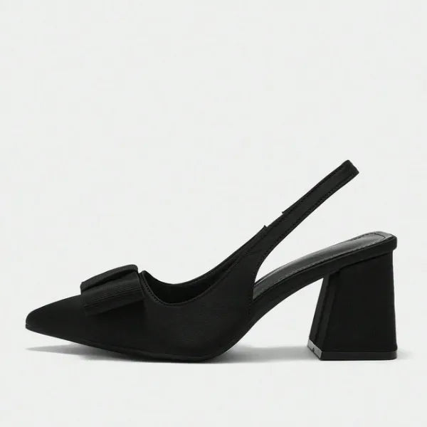 scarpin-slingback-preto-com-laço-vista-lateral