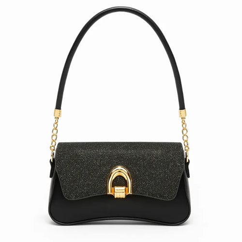 Bolsa baguete preta glitter fecho metálico em vista frontal, com formato, alça e ferragens visíveis, sobre fundo claro