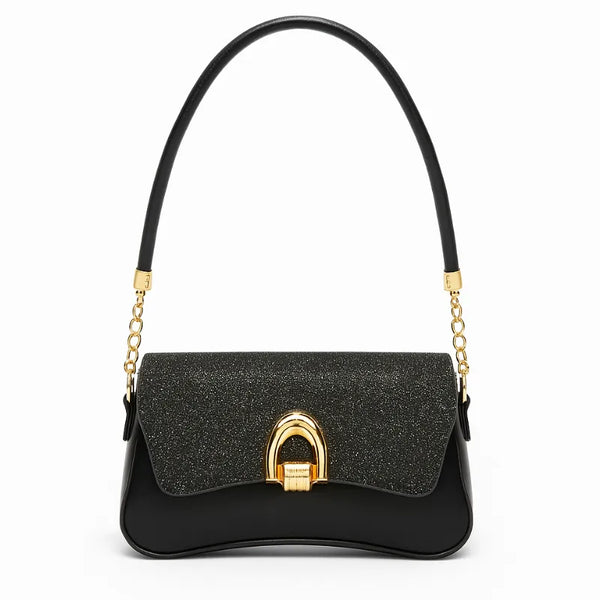Bolsa baguete preta glitter fecho metálico em vista frontal, com formato, alça e ferragens visíveis, sobre fundo claro
