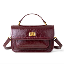Bolsa crossbody feminina couro vinho Rozze vista de frente, acessório elegante.