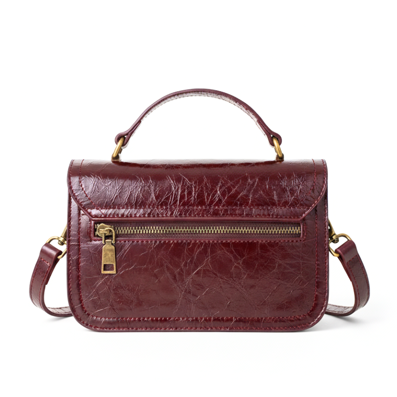 Bolsa crossbody feminina couro vinho Rozze vista de trás destacando acabamento premium.