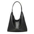 Bolsa feminina hobo preta em couro texturizado em vista frontal, com formato, alça e ferragens visíveis