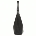 Bolsa feminina hobo preta em couro texturizado vista por trás, com estrutura, costuras e acabamento posterior