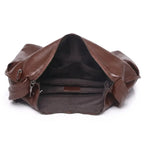 Bolsa hobo clássica castanho em couro legítimo em vista lateral, mostrando profundidade, alça e estrutura.