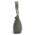 Bolsa hobo couro genuíno cinza retrô aberta por cima, com forro, espaço interno e fechamento visíveis, sobre fundo claro