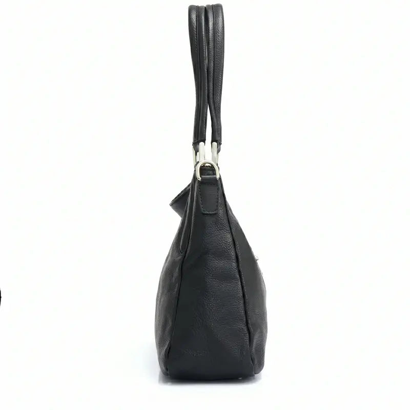 Bolsa hobo couro genuíno preta retrô em perspectiva lateral oposta, com volume e estrutura visíveis, sobre fundo claro