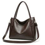 Bolsa hobo vintage marrom café em múltiplos ângulos, mostrando formato, volume e acabamento, sobre fundo claro
