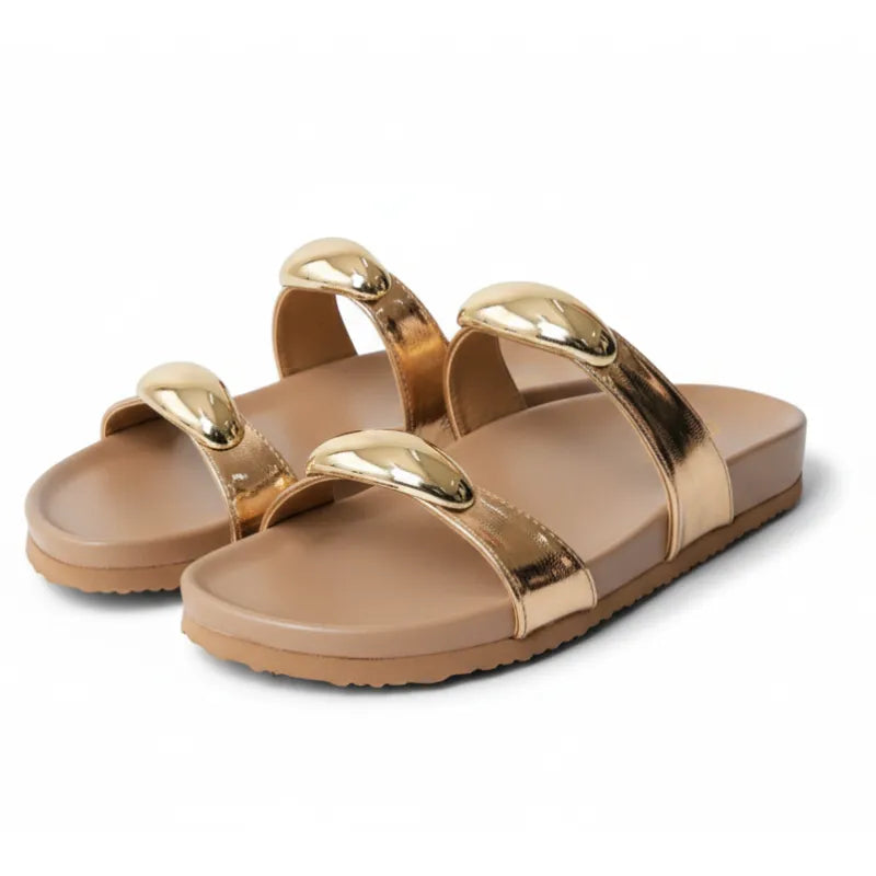 Papete metalizada dourada com duas tiras largas e fivelas metálicas, design moderno e confortável, vista superior.