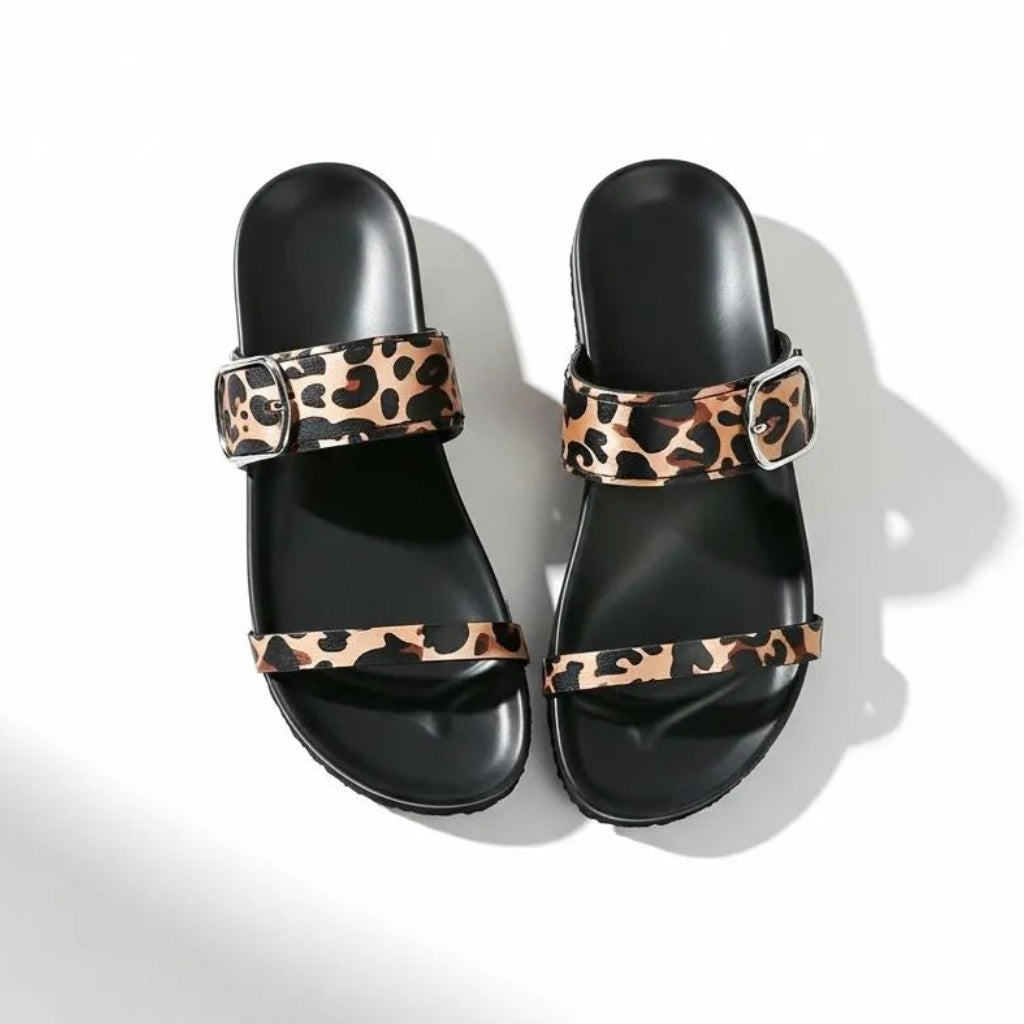 Papete preta com detalhe animal print vista de cima mostrando o par completo.