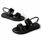 Papete preto flatform com fivela em perfil oposto, com tiras ajustáveis, palmilha e acabamento lateral visíveis