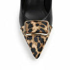 Scarpin slingback leopardo preto salto médio em vista superior, mostrando palmilha, tiras e formato do bico