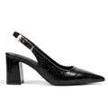 Scarpin slingback preto com salto bloco e bico fino em vista principal, destacando a alça traseira e o acabamento elegante.
