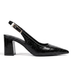Scarpin slingback preto com salto bloco e bico fino em vista principal, destacando a alça traseira e o acabamento elegante.
