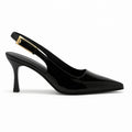 Scarpin preto slingback salto médio em vista lateral, com bico e perfil do salto ou solado visíveis, sobre fundo claro