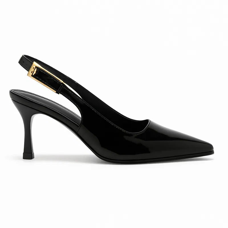 Scarpin preto slingback salto médio em vista lateral, com bico e perfil do salto ou solado visíveis, sobre fundo claro