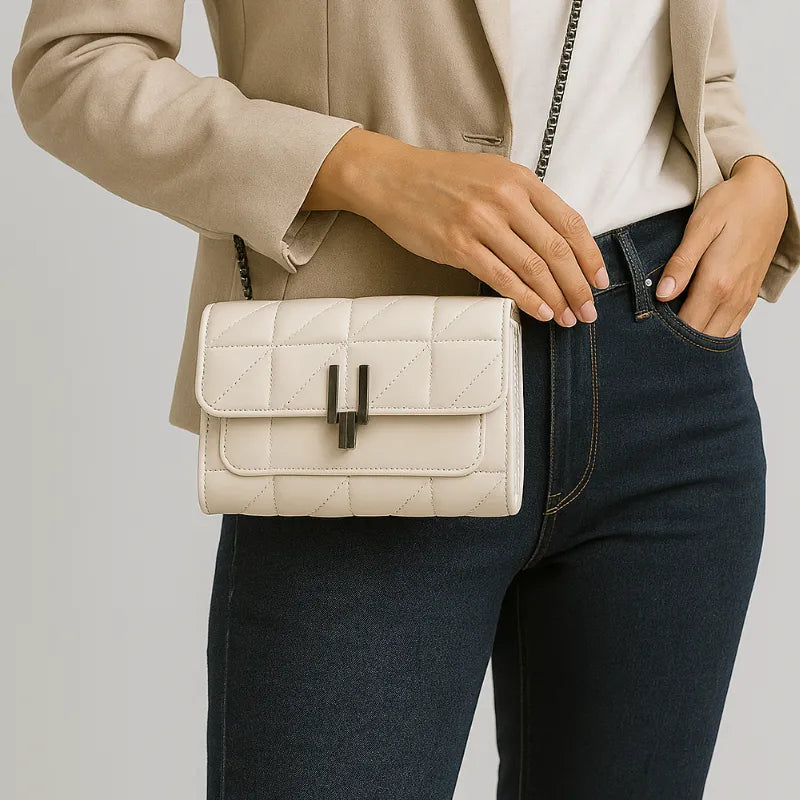 Bolsa Acolchoada Branca com Alça de Corrente - Rozze